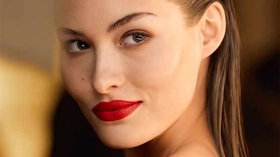 Grace Elizabeth looks over her shoulder