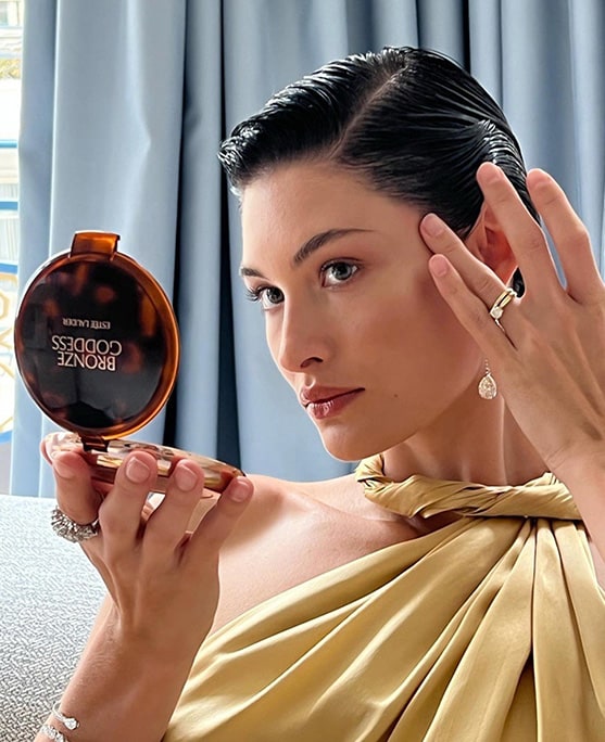 Grace Elizabeth stuns at Cannes 2022Estee Lauder brand ambassadors makeup looks on the Met Gala 2022 red carpet