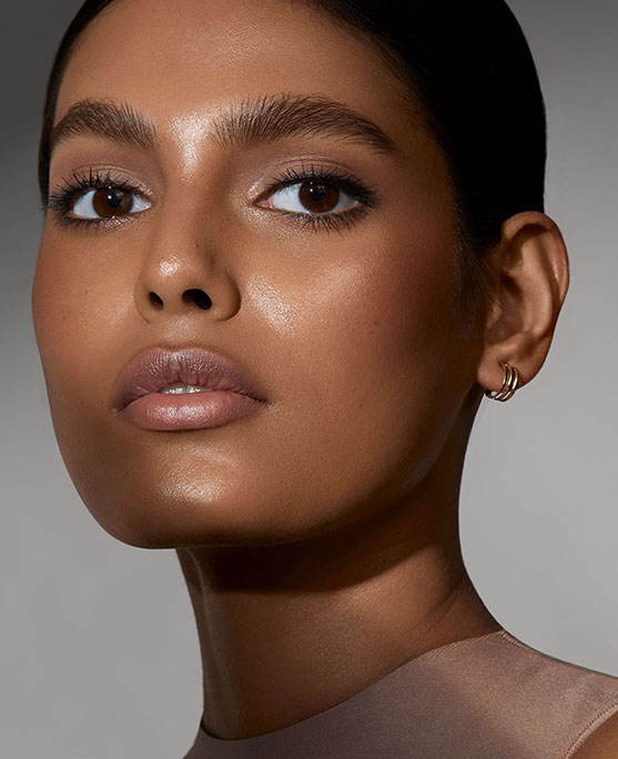 Nikki Woolf Glowy Skin tutorial